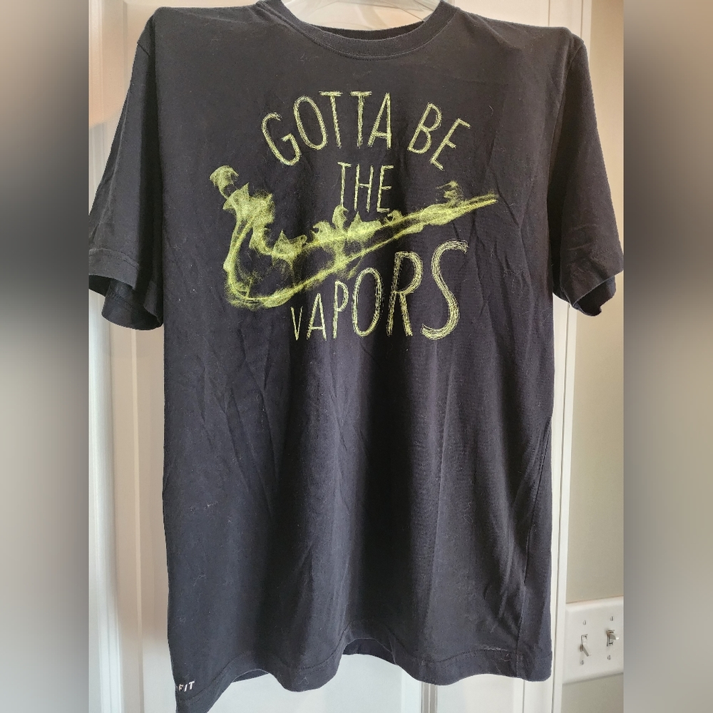 Nike t-shirt "GOTTA BE THE VAPORS" SIZE Medium in very good condition.